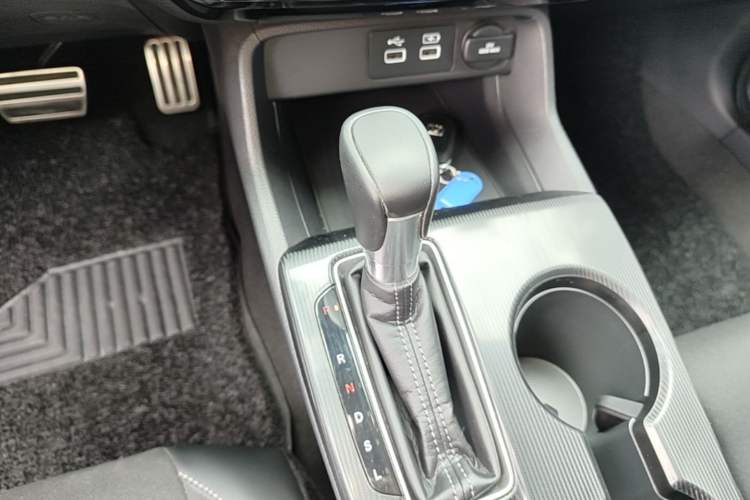 Used Honda Civic 2023 HATCHBACK 240TURBO CVT Extreme Edition Gear Lever