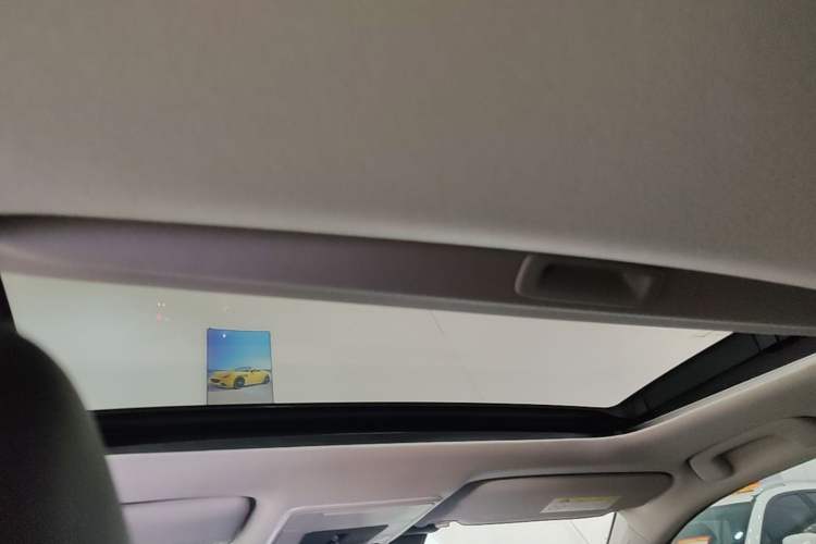 Used Honda Civic 2023 240TURBO CVT Dynamic Edition Headliner