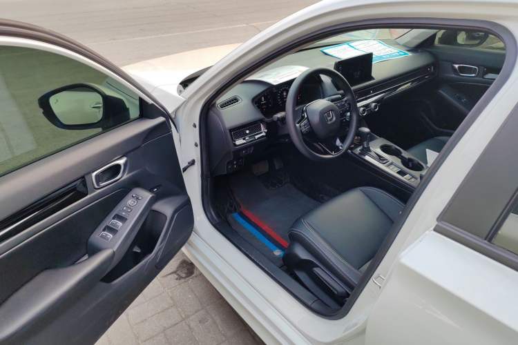 Used Honda Civic 2023 240TURBO CVT Dynamic · Center Stage Special Edition Interior 2