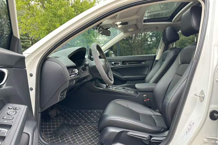 Used Honda Civic 2023 240TURBO CVT Dynamic · Center Stage Special Edition Interior 2