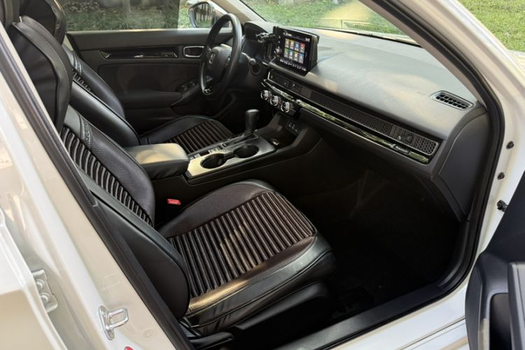 Used Honda Civic 2023 240TURBO CVT Dynamic Edition Interior 2
