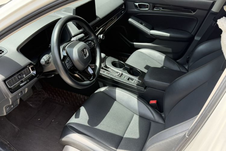 Used Honda Civic 2023 240TURBO CVT Dynamic · Center Stage Special Edition Interior 2