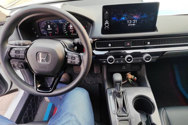Used Honda Civic 2023 240TURBO CVT Dynamic · Center Stage Special Edition Interior 3