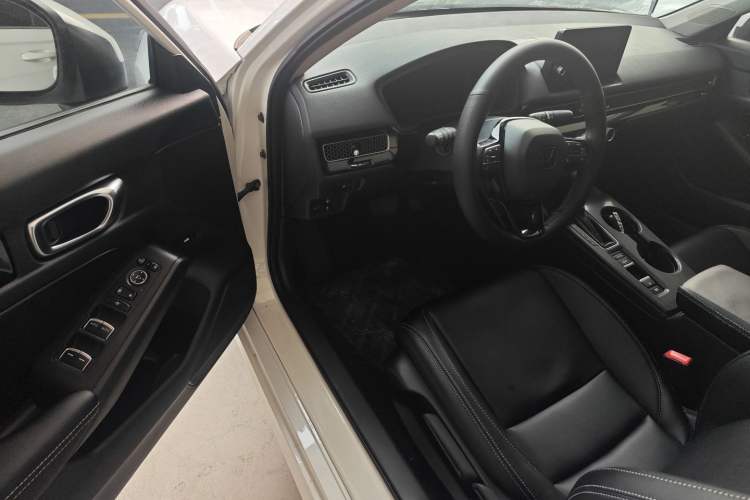 Used Honda Civic 2023 240TURBO CVT Dynamic Edition Interior 3
