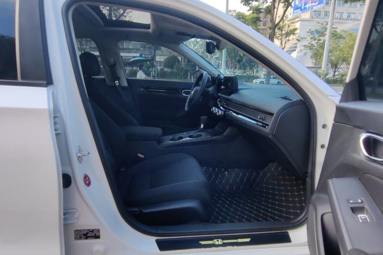 Used Honda Civic 2023 240TURBO CVT Dynamic · Center Stage Special Edition Interior 3