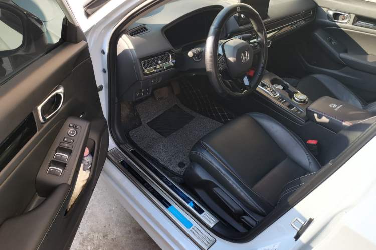 Used Honda Civic 2023 2.0L eHEV Pioneer Edition Interior 3