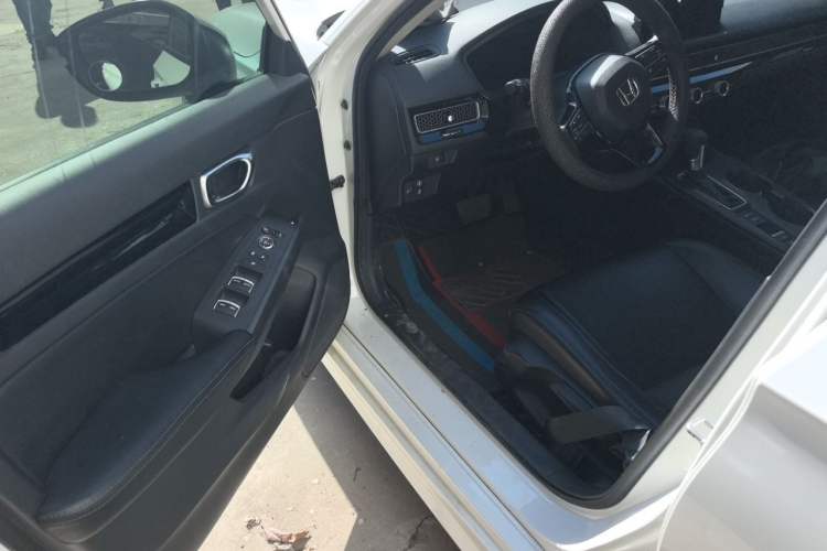 Used Honda Civic 2023 240TURBO CVT Dynamic Edition Interior 3