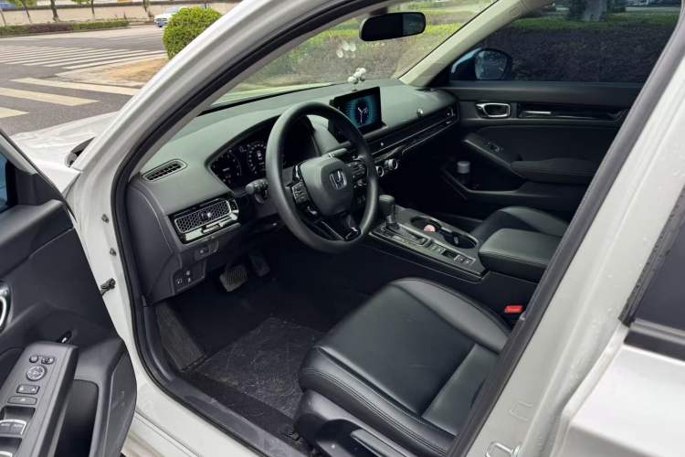 Used Honda Civic 2023 240TURBO CVT Dynamic Edition Interior 3