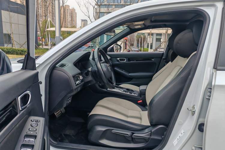 Used Honda Civic 2023 2.0L eHEV Sharp Edition Interior 3