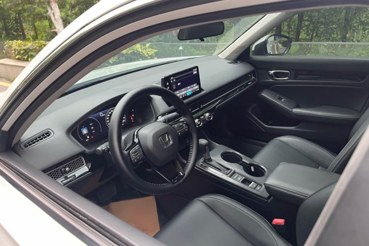 Used Honda Civic 2023 240TURBO CVT Dynamic Edition Interior 3