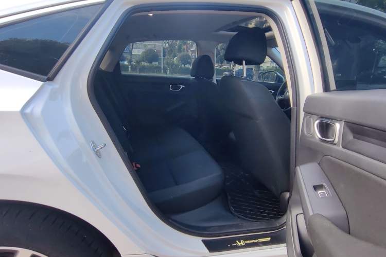 Used Honda Civic 2023 240TURBO CVT Dynamic · Center Stage Special Edition Interior 4