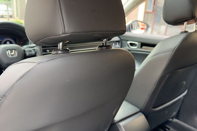 Used Honda Civic 2023 240TURBO CVT Dynamic · Center Stage Special Edition Interior 4