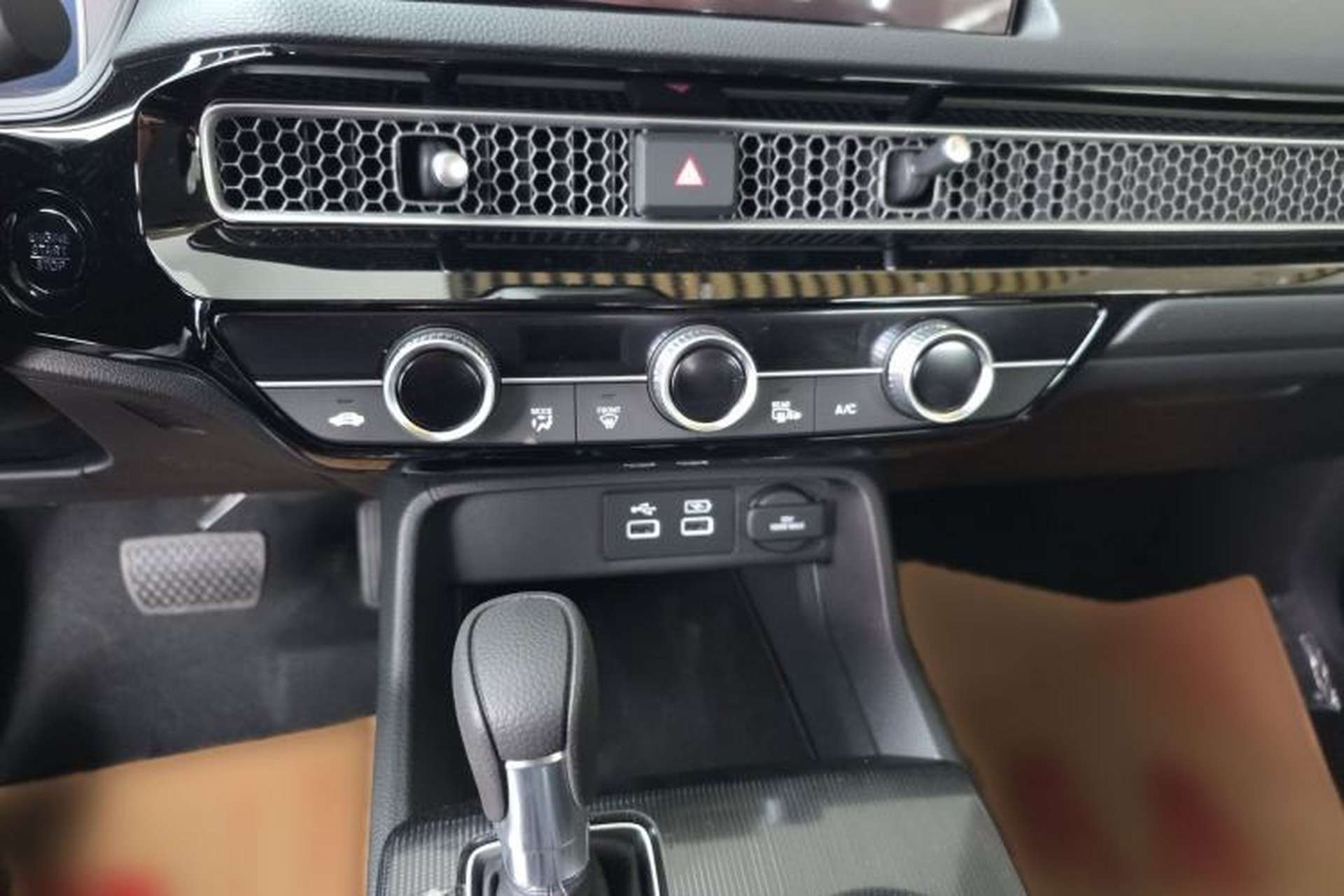 Used Honda Civic 2023 240TURBO CVT Dynamic Edition Interior 4