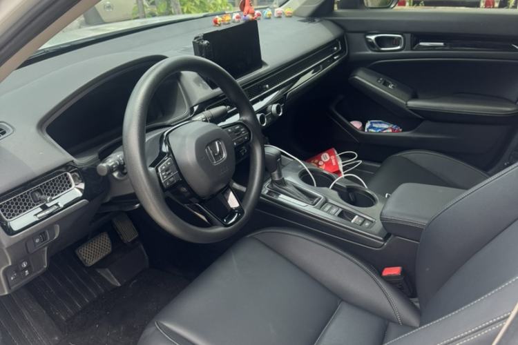 Used Honda Civic 2023 240TURBO CVT Dynamic Edition Interior 4