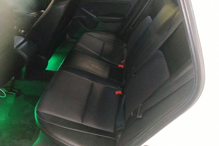 Used Honda Civic 2023 240TURBO CVT Dynamic · Center Stage Special Edition Interior 4