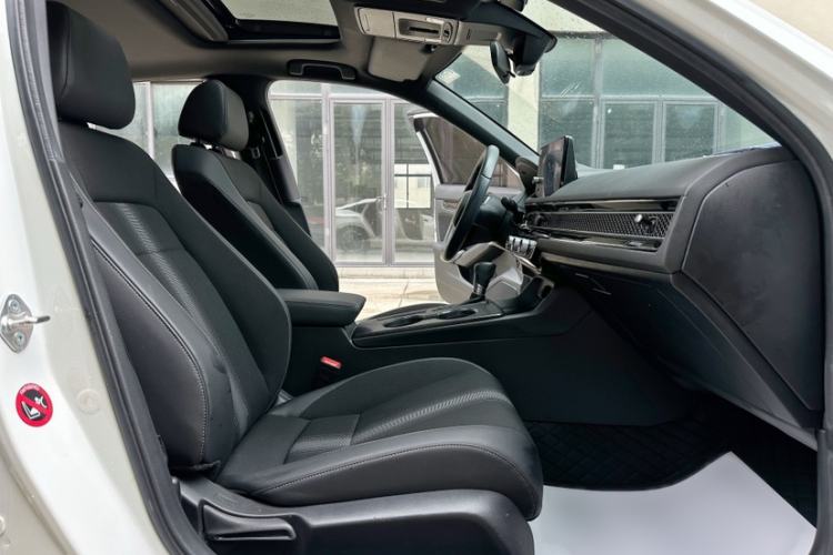 Used Honda Civic 2023 HATCHBACK 240TURBO CVT Extreme Edition Interior 4