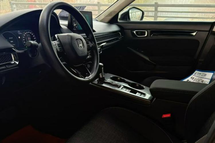 Used Honda Civic 2023 240TURBO CVT Dynamic Edition Interior 4