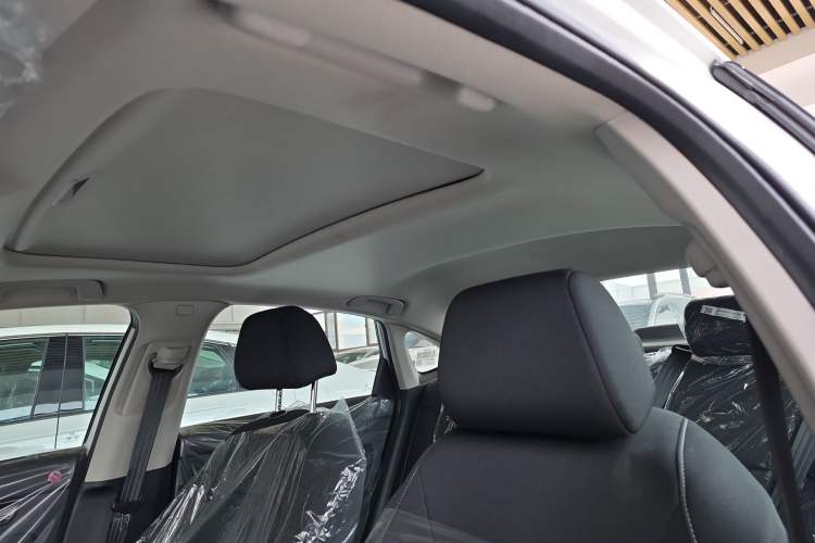Used Honda Civic 2023 240TURBO CVT Dynamic Edition Interior 6