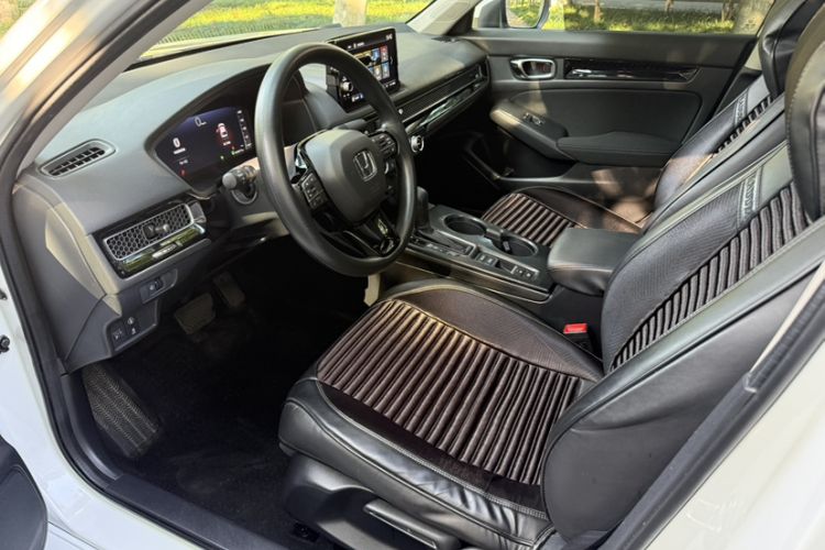 Used Honda Civic 2023 240TURBO CVT Dynamic Edition Interior 6