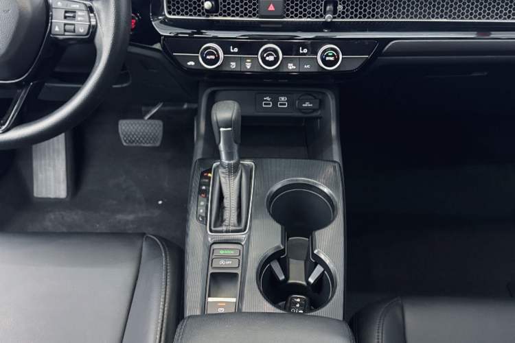 Used Honda Civic 2023 240TURBO CVT Dynamic Edition Interior 8