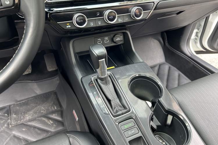 Used Honda Civic 2023 240TURBO CVT Dynamic Control · C-Position Guest Special Edition Interior 9