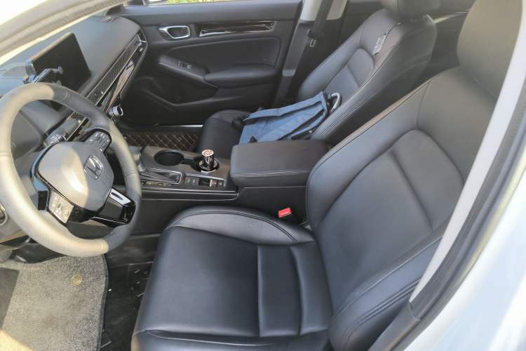 Used Honda Civic 2023 240TURBO CVT Dynamic Edition Left Front Seat