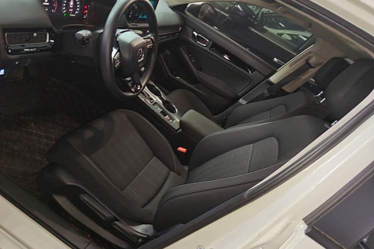 Used Honda Civic 2023 240TURBO CVT Dynamic · Center Stage Special Edition Left Front Seat