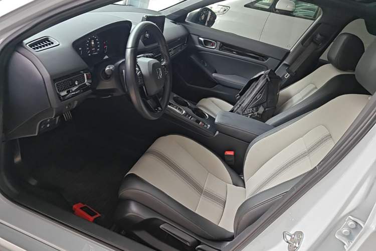 Used Honda Civic 2023 HATCHBACK 2.0L eHEV Extreme Control Edition Left Front Seat