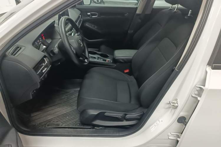 Used Honda Civic 2023 240TURBO CVT Dynamic · Center Stage Special Edition Left Front Seat