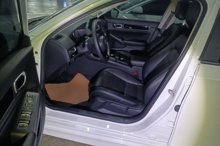 Used Honda Civic 2023 240TURBO CVT Dynamic · Center Stage Special Edition Left Front Seat