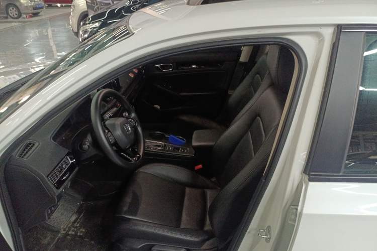 Used Honda Civic 2023 240TURBO CVT Dynamic · Center Stage Special Edition Left Front Seat