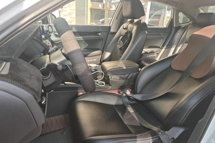 Used Honda Civic 2023 2.0L eHEV Pioneer Edition Left Front Seat