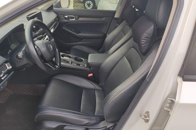 Used Honda Civic 2023 240TURBO CVT Dynamic · Center Stage Special Edition Left Front Seat