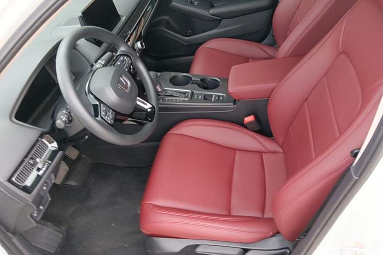 Used Honda Civic 2023 240TURBO CVT Dynamic · Center Stage Special Edition Left Front Seat