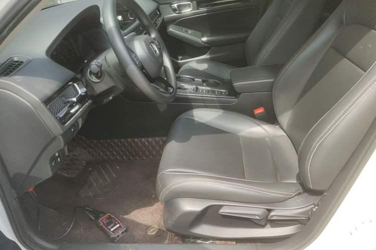 Used Honda Civic 2023 240TURBO CVT Dynamic · Center Stage Special Edition Left Front Seat