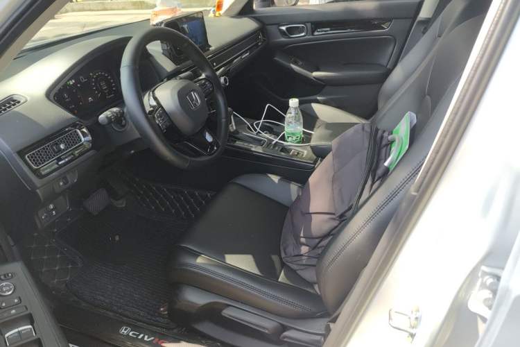 Used Honda Civic 2023 240TURBO CVT Dynamic Edition Left Front Seat
