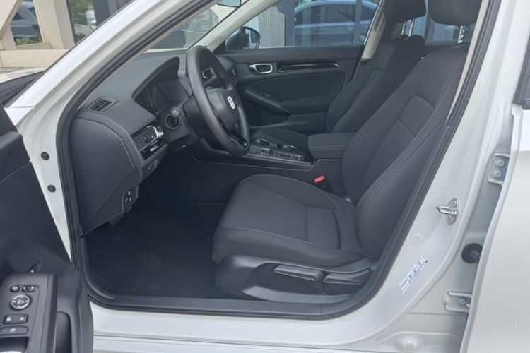 Used Honda Civic 2023 240TURBO CVT Dynamic · Center Stage Special Edition Left Front Seat