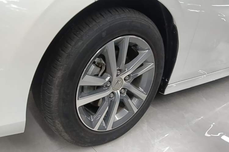 Used Honda Civic 2023 240TURBO CVT Dynamic Edition Left Front Wheel Hub