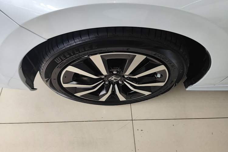 Used Honda Civic 2023 2.0L eHEV Pioneer Edition Left Front Wheel Hub