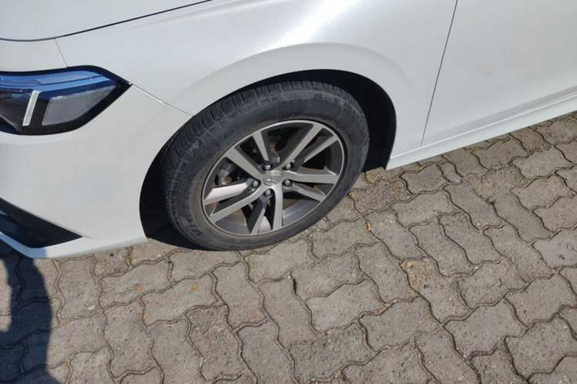 Used Honda Civic 2023 240TURBO CVT Dynamic Edition Left Front Wheel Hub