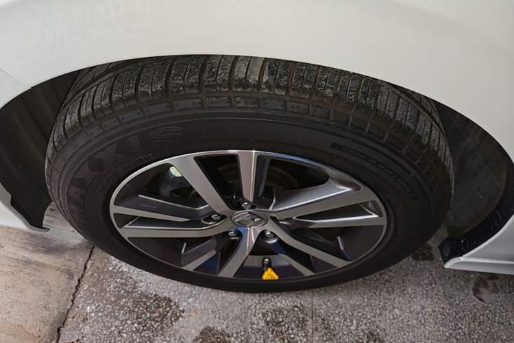 Used Honda Civic 2023 240TURBO CVT Dynamic · Center Stage Special Edition Left Front Wheel Hub