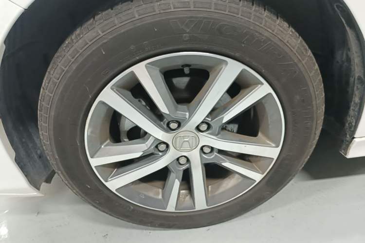 Used Honda Civic 2023 240TURBO CVT Dynamic · Center Stage Special Edition Left Front Wheel Hub