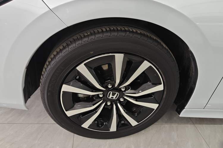 Used Honda Civic 2023 2.0L eHEV Pioneer Edition Left Front Wheel Hub
