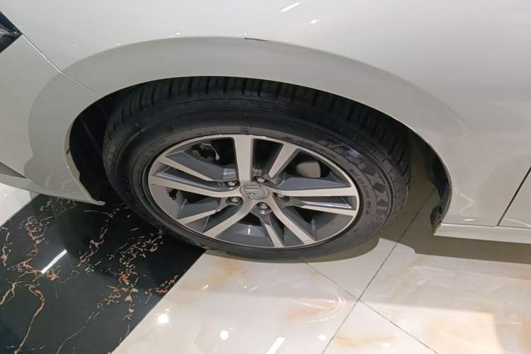 Used Honda Civic 2023 240TURBO CVT Dynamic Edition Left Front Wheel Hub