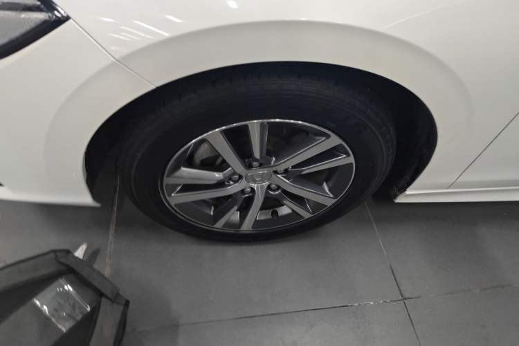 Used Honda Civic 2023 240TURBO CVT Dynamic · Center Stage Special Edition Left Front Wheel Hub