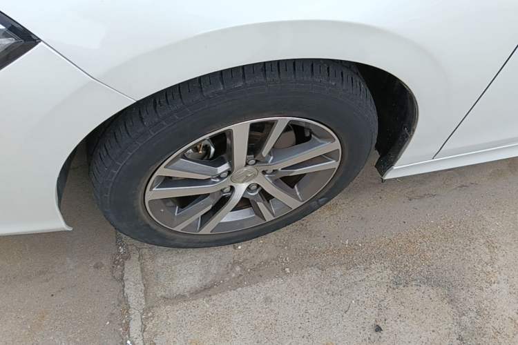 Used Honda Civic 2023 240TURBO CVT Dynamic · Center Stage Special Edition Left Front Wheel Hub