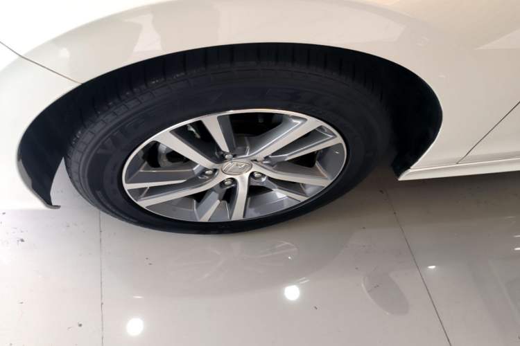 Used Honda Civic 2023 240TURBO CVT Dynamic · Center Stage Special Edition Left Front Wheel Hub