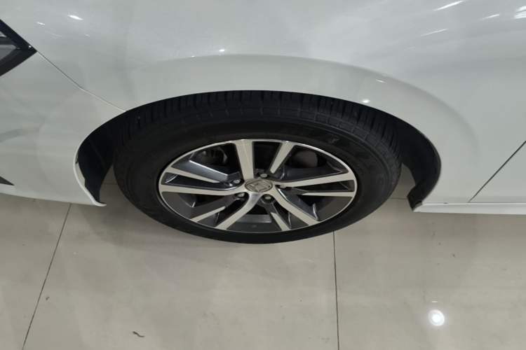 Used Honda Civic 2023 240TURBO CVT Dynamic · Center Stage Special Edition Left Front Wheel Hub