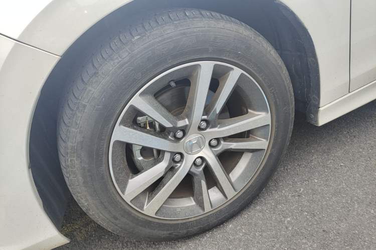 Used Honda Civic 2023 240TURBO CVT Dynamic Edition Left Front Wheel Hub