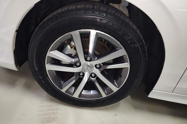 Used Honda Civic 2023 240TURBO CVT Dynamic · Center Stage Special Edition Left Front Wheel Hub